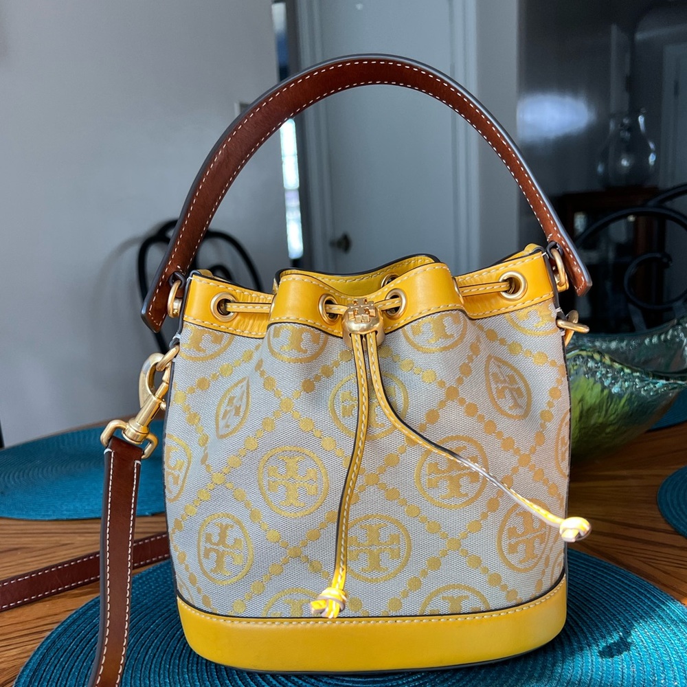 Tory Burch T MONOGRAM JACQUARD BUCKET BAG